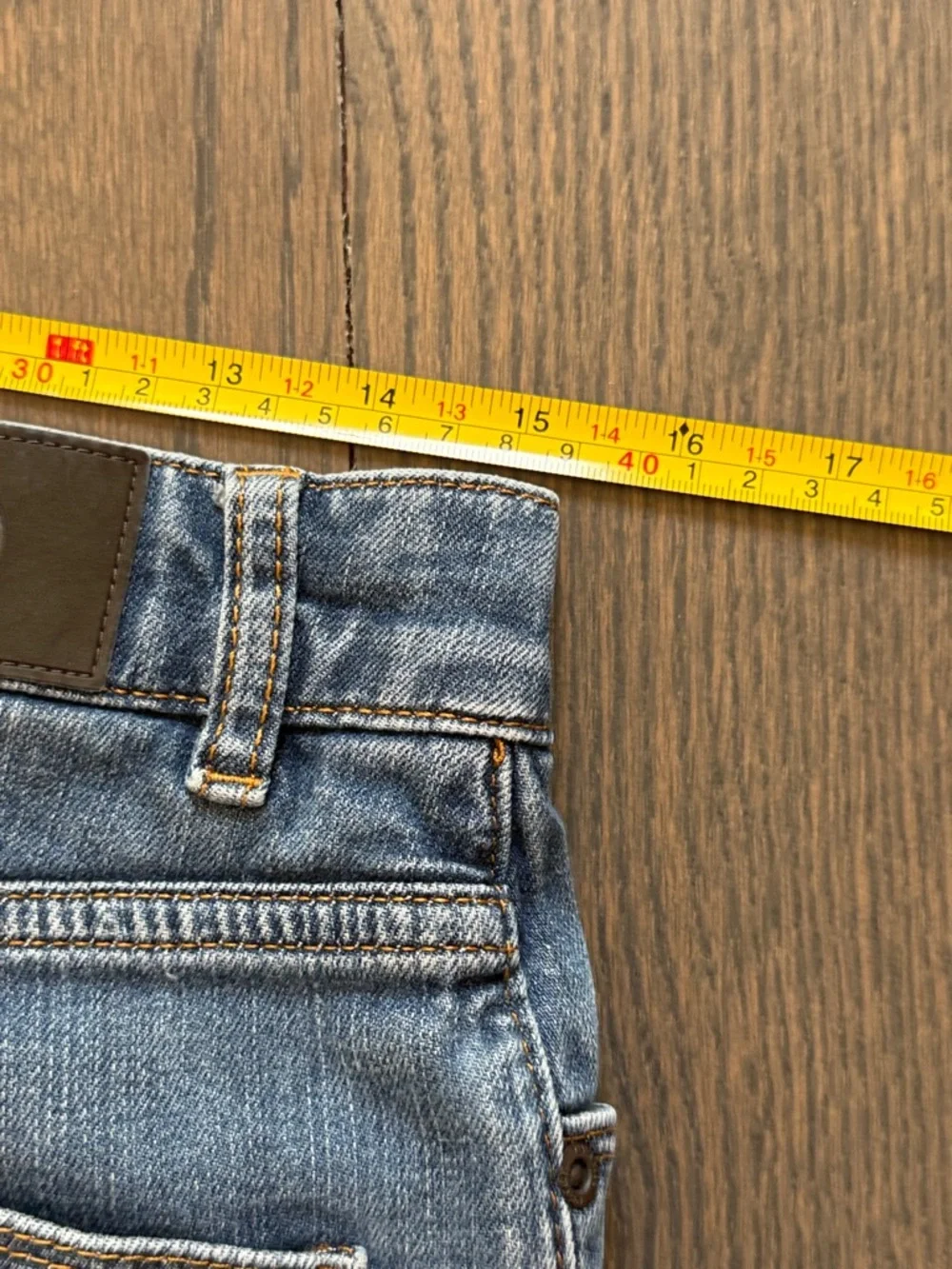 Peter Millar Crown Crafted Men's 32 Waist Med. Blue Relaxed Fit Jeans 27” Inseam
